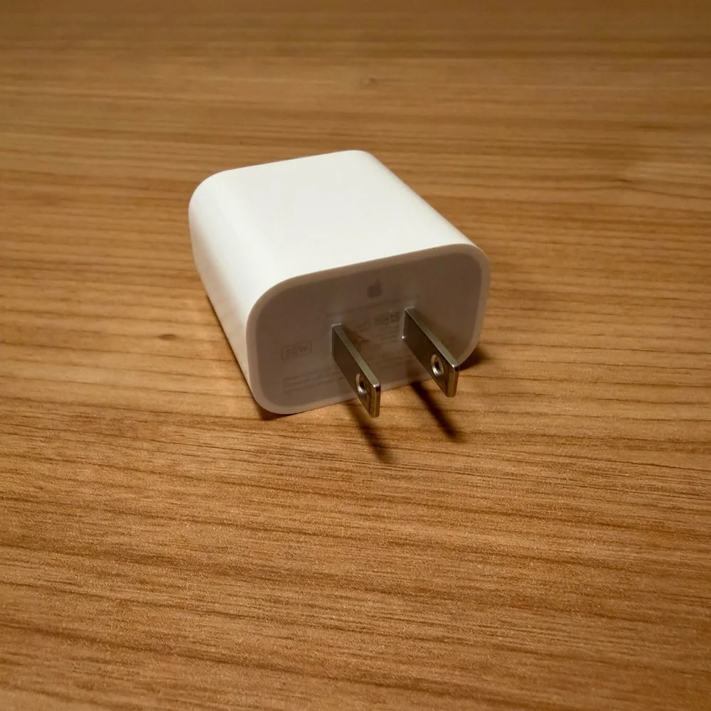 APPLE OEM 20W USB-C Power Adapter